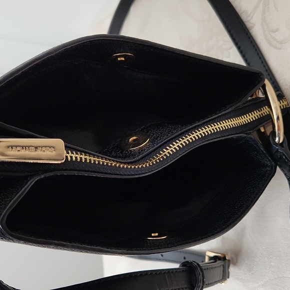 Michael Kors black pebbled leather crossbody bag - Picture 6 of 11